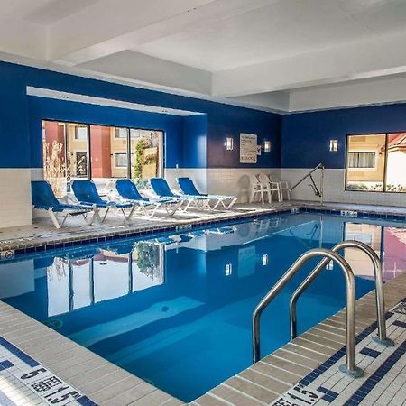 Regency Inn & Suites New London Mystic Esterno foto