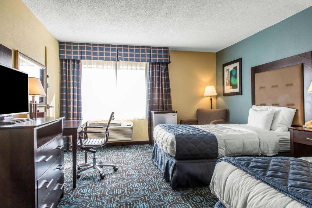Regency Inn & Suites New London Mystic Esterno foto