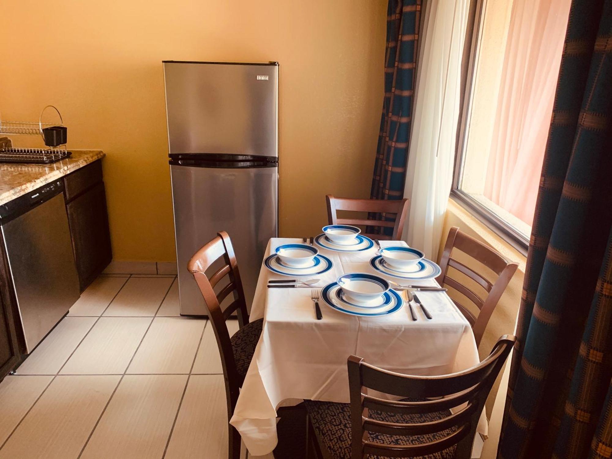 Regency Inn & Suites New London Mystic Esterno foto