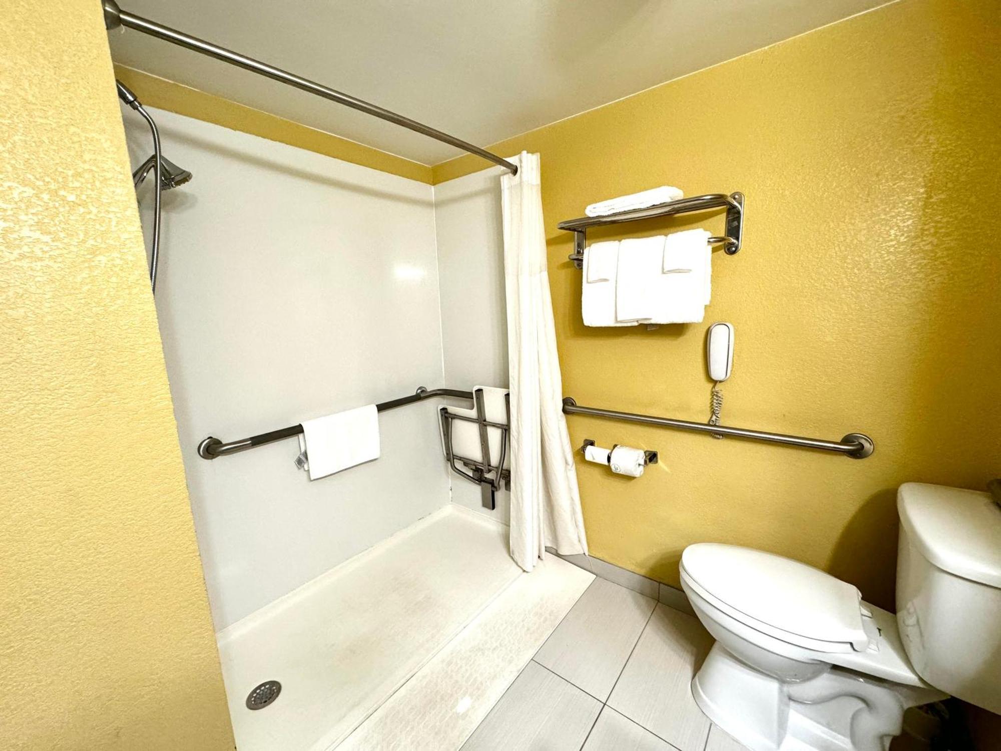 Regency Inn & Suites New London Mystic Esterno foto