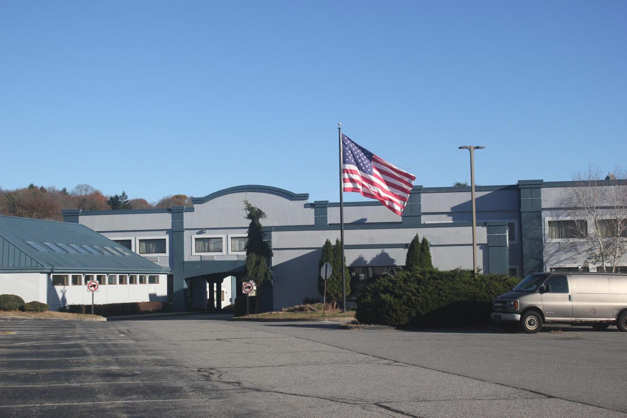 Regency Inn & Suites New London Mystic Esterno foto