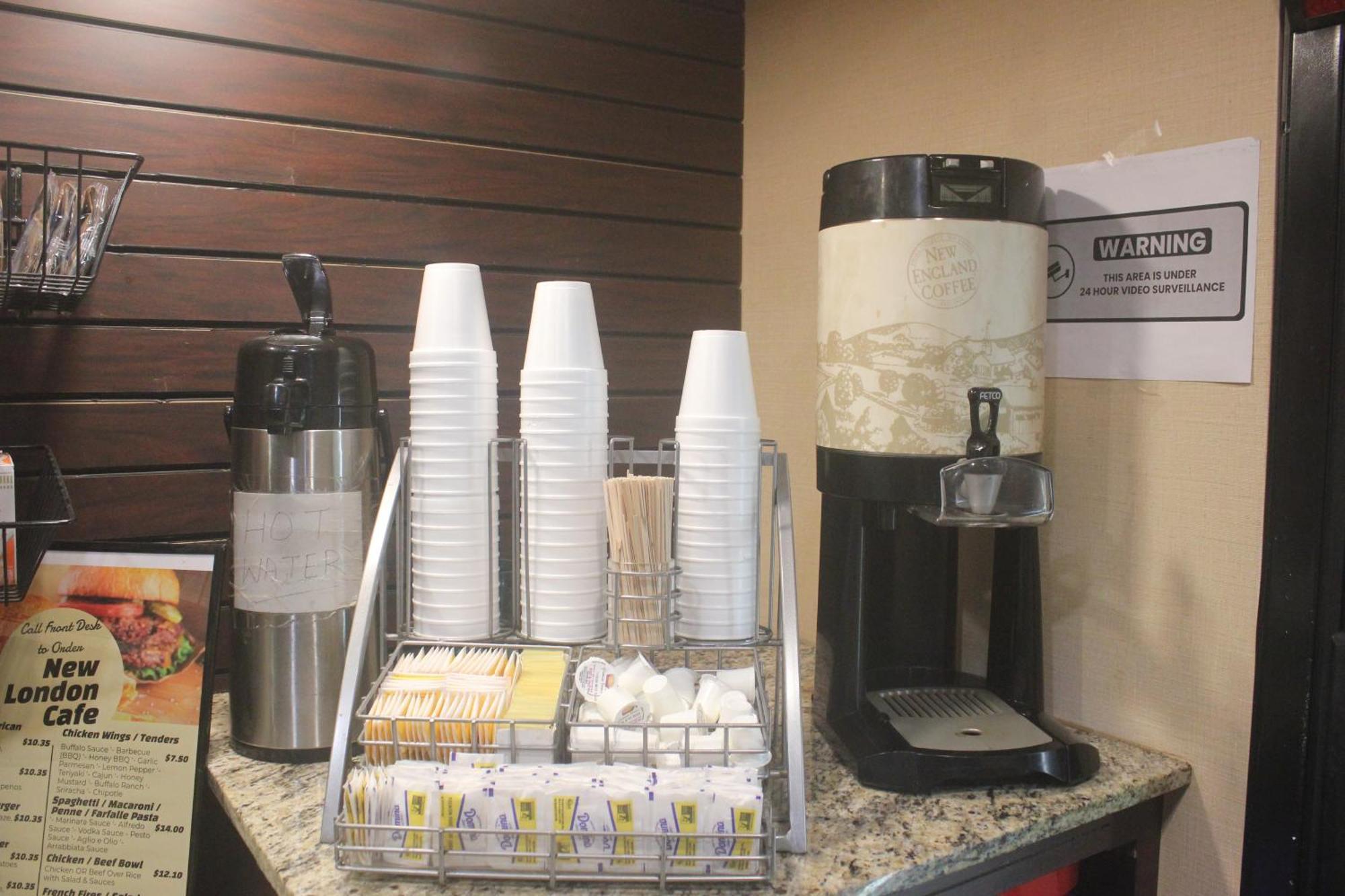 Regency Inn & Suites New London Mystic Esterno foto